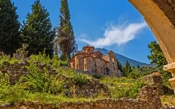 Byzantinische Kirche in der mittelalterlichen Stadt Mystras