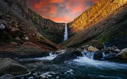 Hengifoss-Wasserfall - der vierthöchste Wasserfall Islands