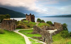Urquhart Castle - eine am Loch Ness gelegene Burgruine in Schottland, Vereinigtes Königreich
