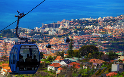 Blick auf Funchal aus traditioneller Seilbahn