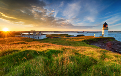 Sonnenuntergang über Arnish Point mit Blick auf den Hafen von Stornoway