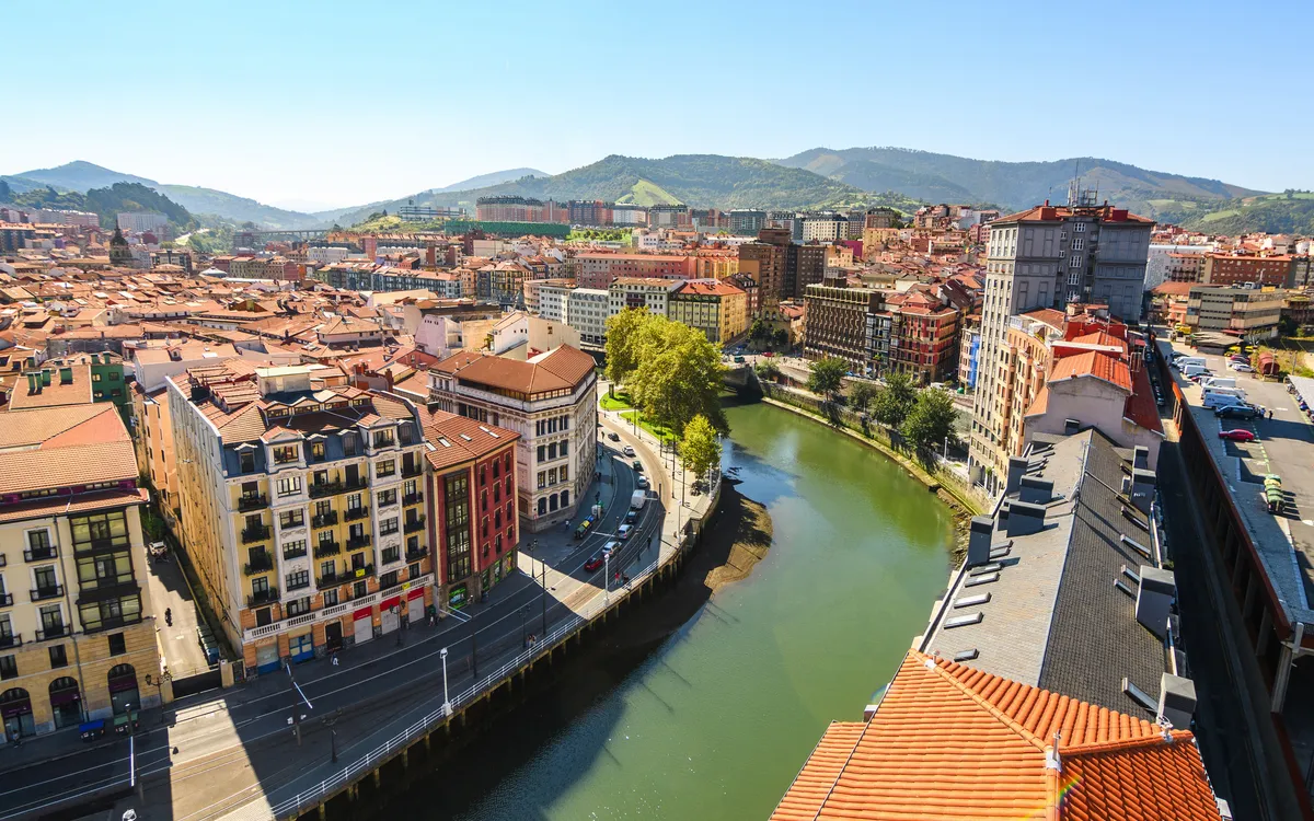 Panoramablick auf die Altstadt von Bilbao