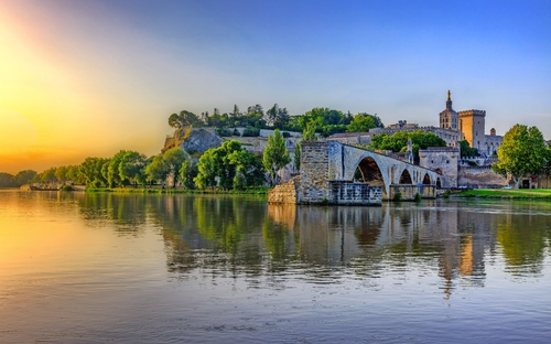 Avignon in der Abenddämmerung