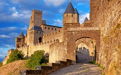 Tor von Aude am späten Nachmittag in Carcassonne