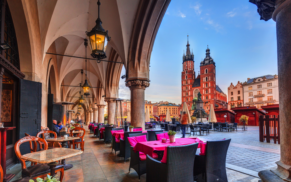 Blick von den Krakauer Tuchhallen auf die Marienkirche