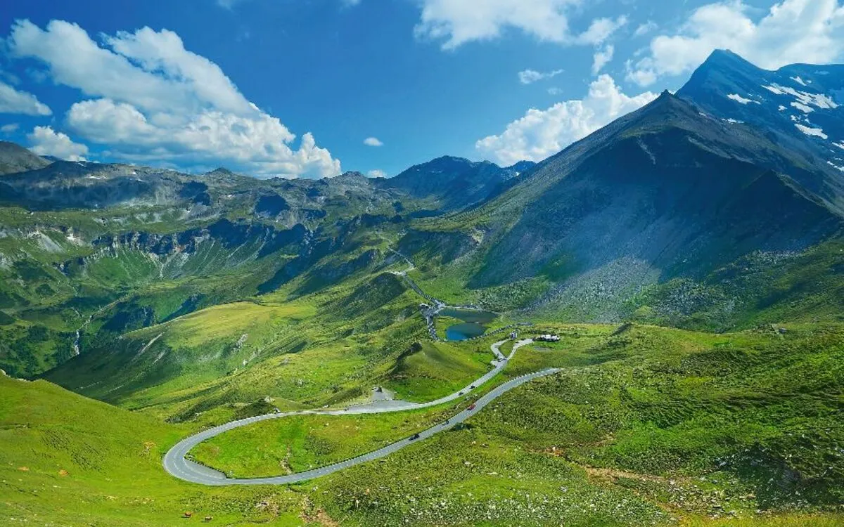 Vogelperspektive auf den Großglockner-Autobahn