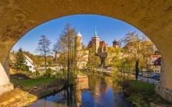 Blick auf alte Wasserkunst, Michaeliskirche und Spree in Bautzen