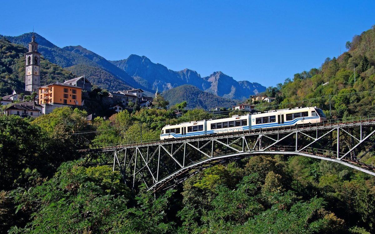 Centovalli Bahn unterwegs
