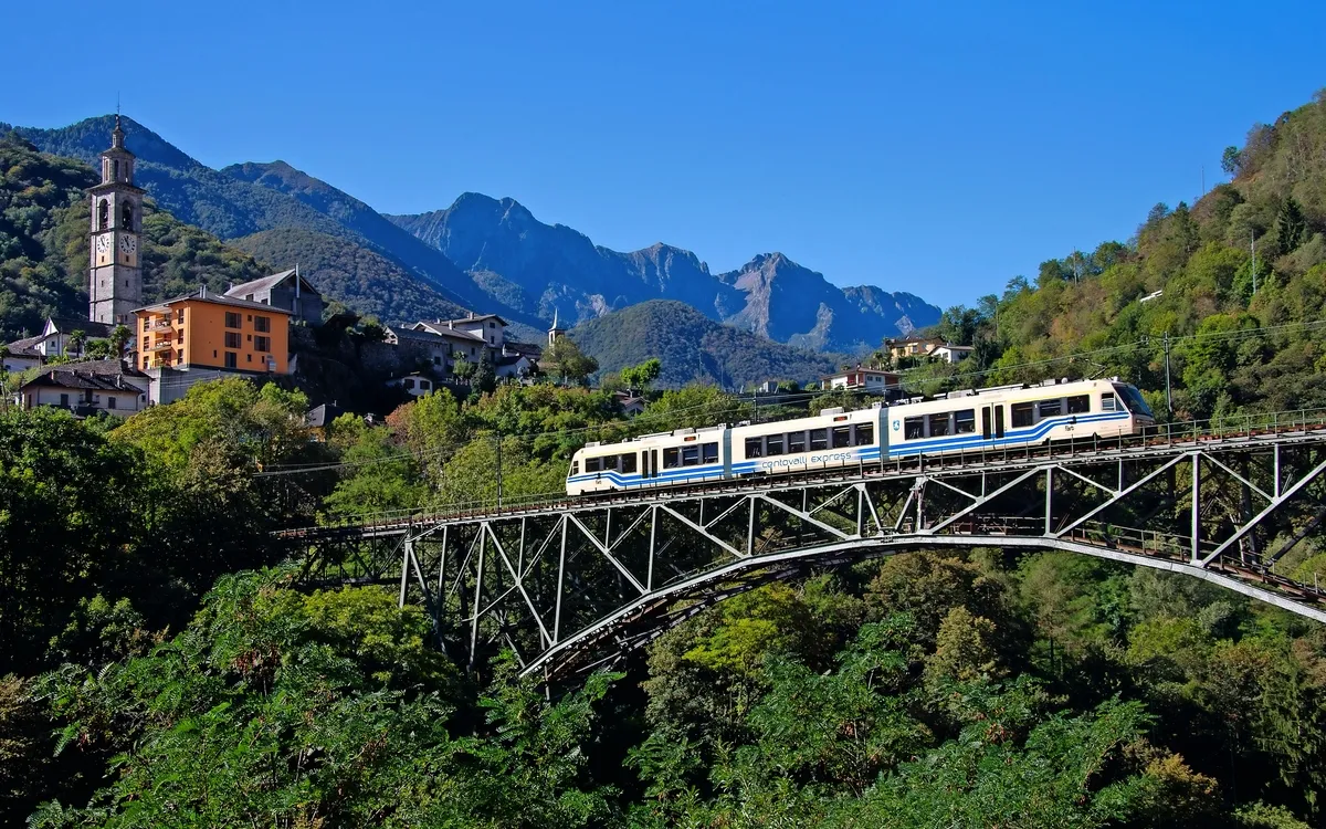 Centovalli Bahn unterwegs