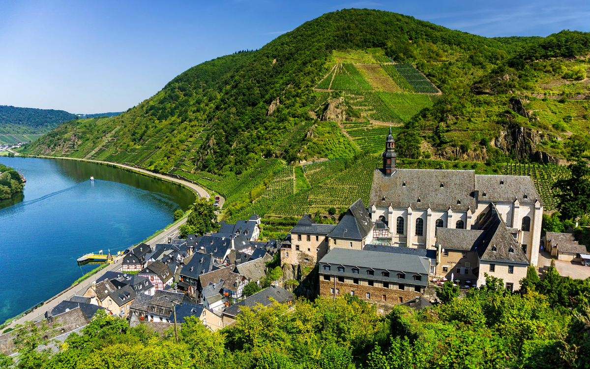 Luftaufnahme von Beilstein von der Burg Metternich, Deutschland