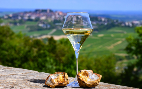 Weinglas mit Weißwein