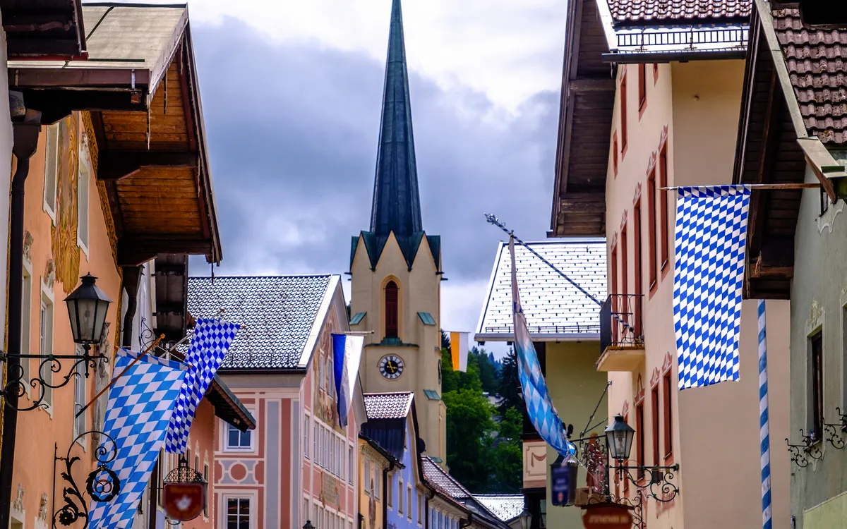 historische Gebäude in der Altstadt von Garmisch-Partenkirchen