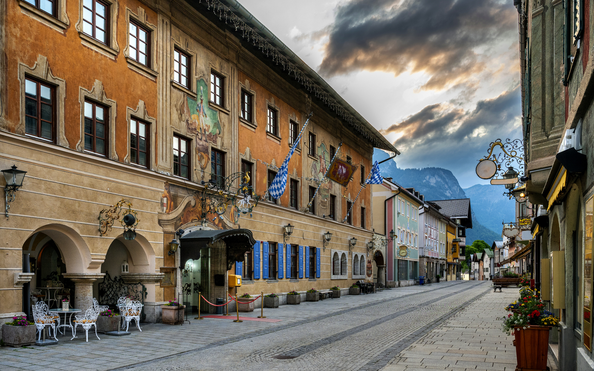 historische Gebäude in der Altstadt von Garmisch-Partenkirchen