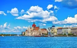 Panorama mit ungarischen Parlament in Budapest