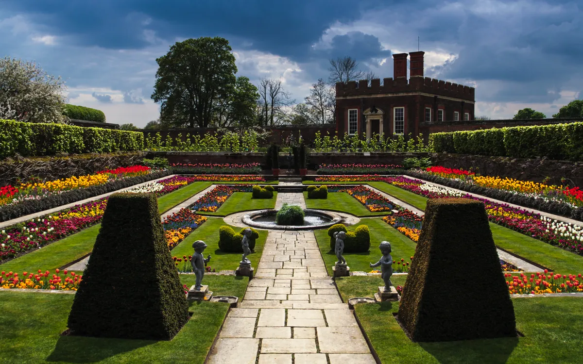 Garten im Hampton Court Palace in Surrey, Vereinigtes Königreich