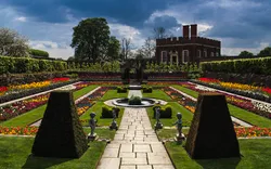 Garten im Hampton Court Palace in Surrey, Vereinigtes Königreich