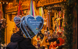 Striezelmarkt auf dem Altmarkt in Dresden, Deutschland