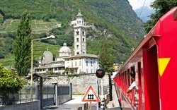 Alpenüberquerung mit dem Bernina Express vom schweizerischen Chur bis ins italienische Tirano
