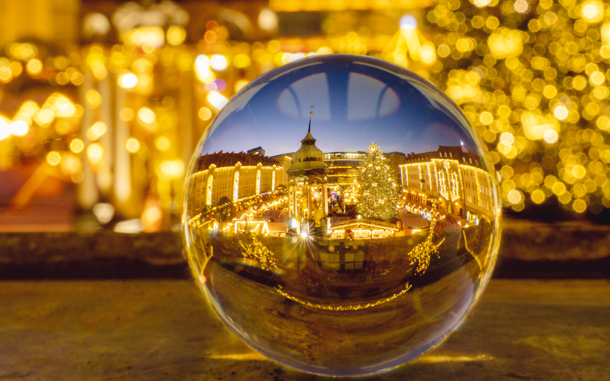 Magdeburger Weihnachtsmarkt in der Lichterkugel