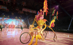 HOLIDAY ON ICE