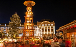 Striezelmarkt auf dem Altmarkt in Dresden, Deutschland