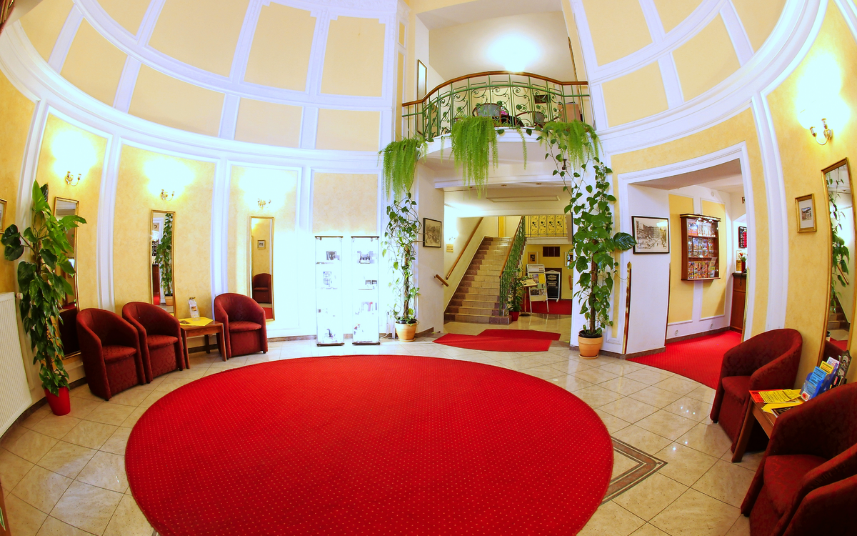 Hotel Flora Lobby